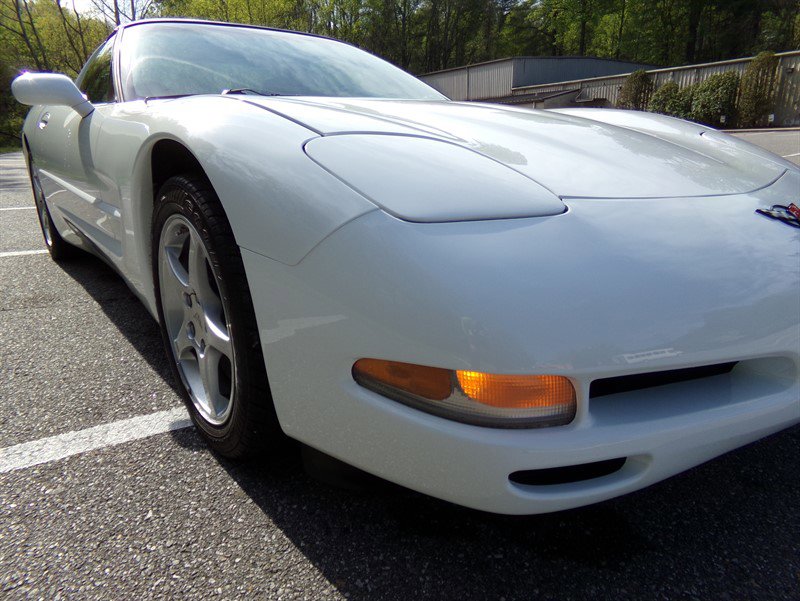 Used 2000 Chevrolet Corvette Coupe w/ Roof Pkg RWD image 4