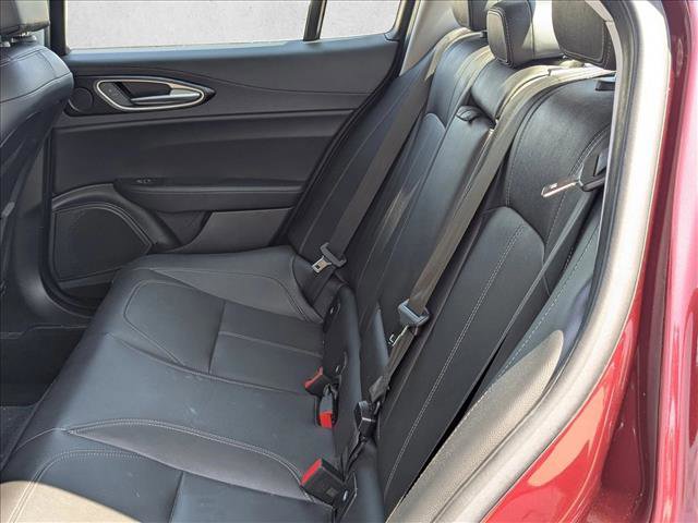 Used 2017 Alfa Romeo Giulia image 19