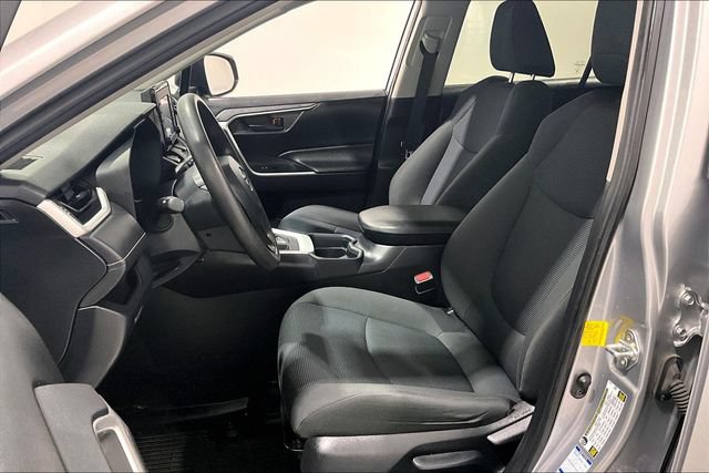 Used 2020 Toyota RAV4 LE AWD/4WD image 26