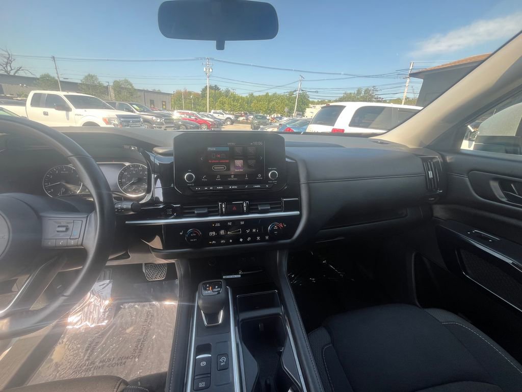 Used 2025 Nissan Pathfinder SV AWD/4WD image 33