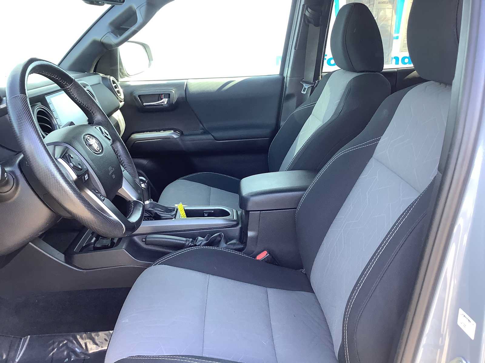 Used 2021 Toyota Tacoma TRD Off-Road AWD/4WD image 11