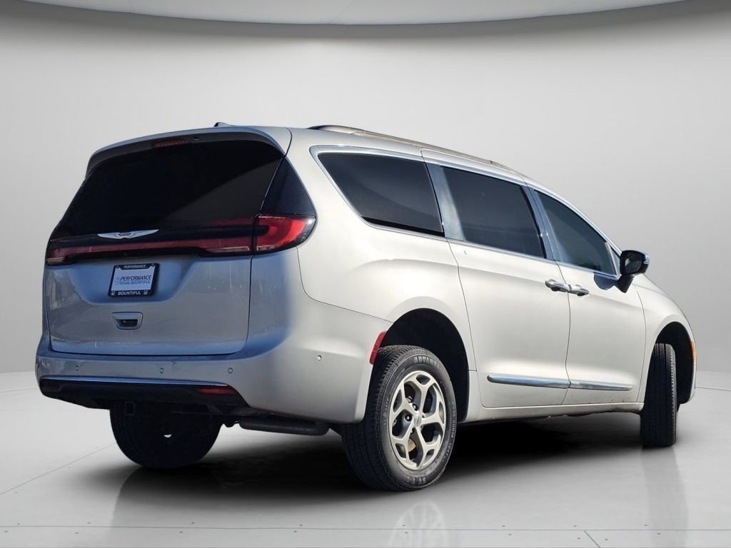 Used 2023 Chrysler Pacifica Limited AWD/4WD image 24