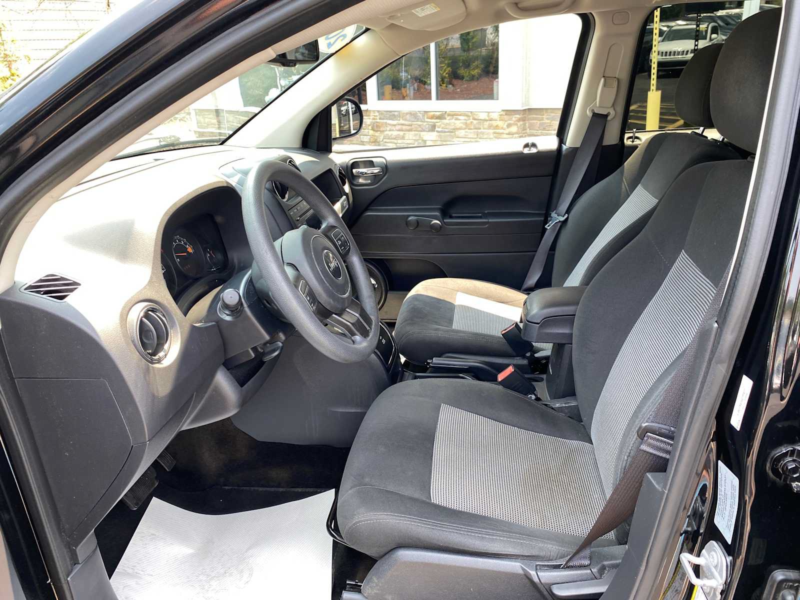 Used 2017 Jeep Compass Sport FWD image 10