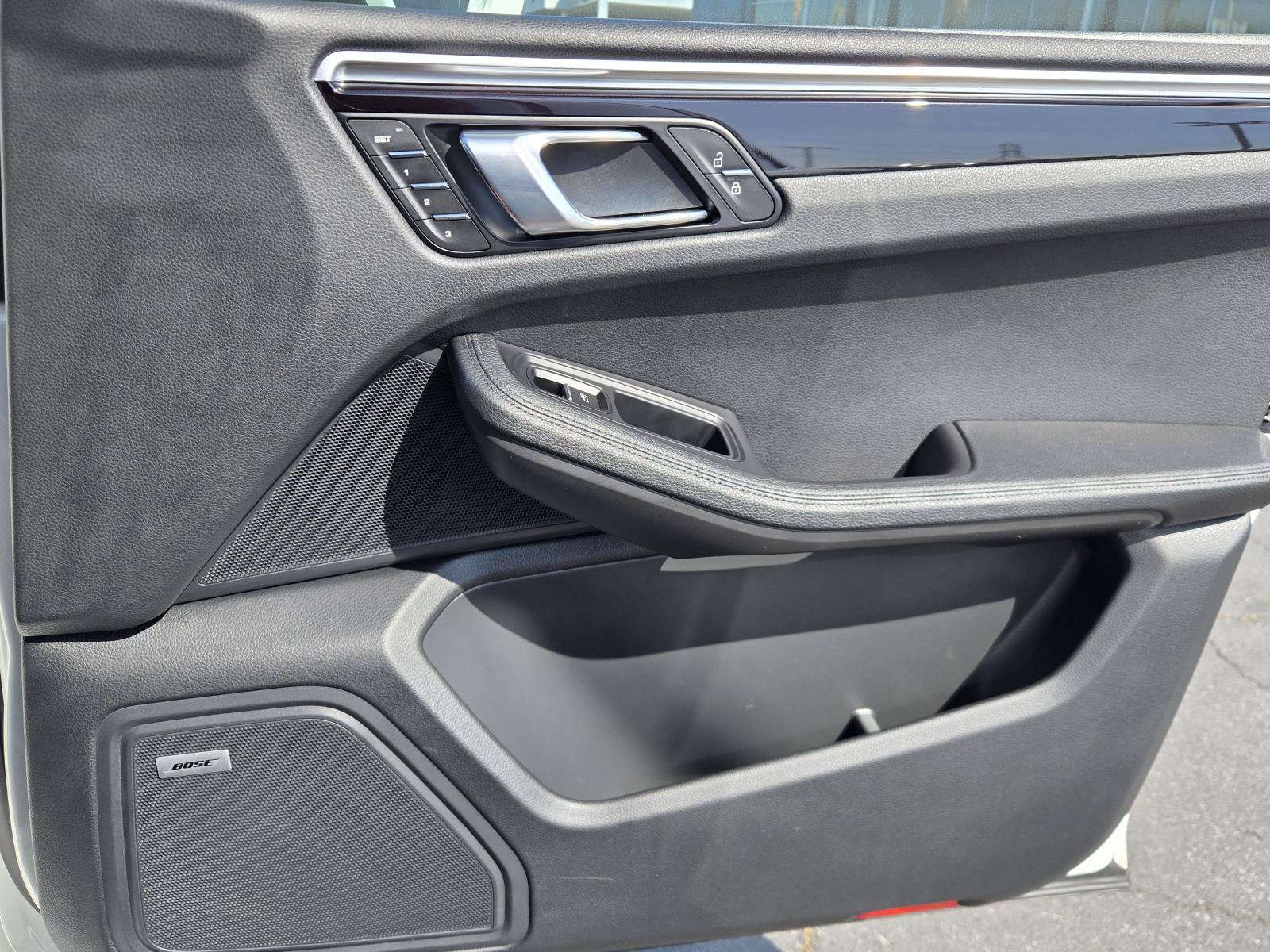 Used 2021 Porsche Macan AWD/4WD image 33
