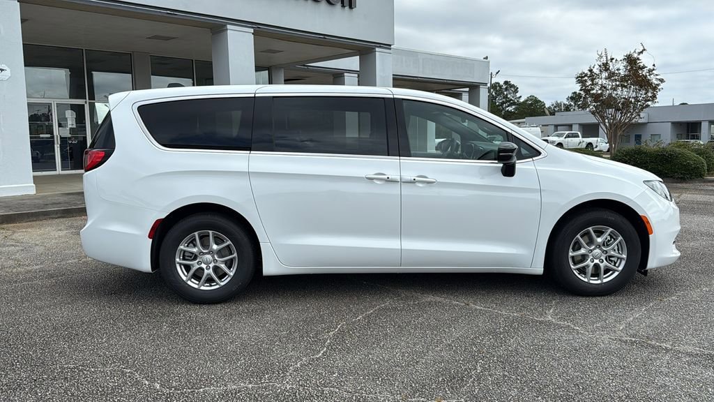 New 2026 Chrysler Voyager LX image 9