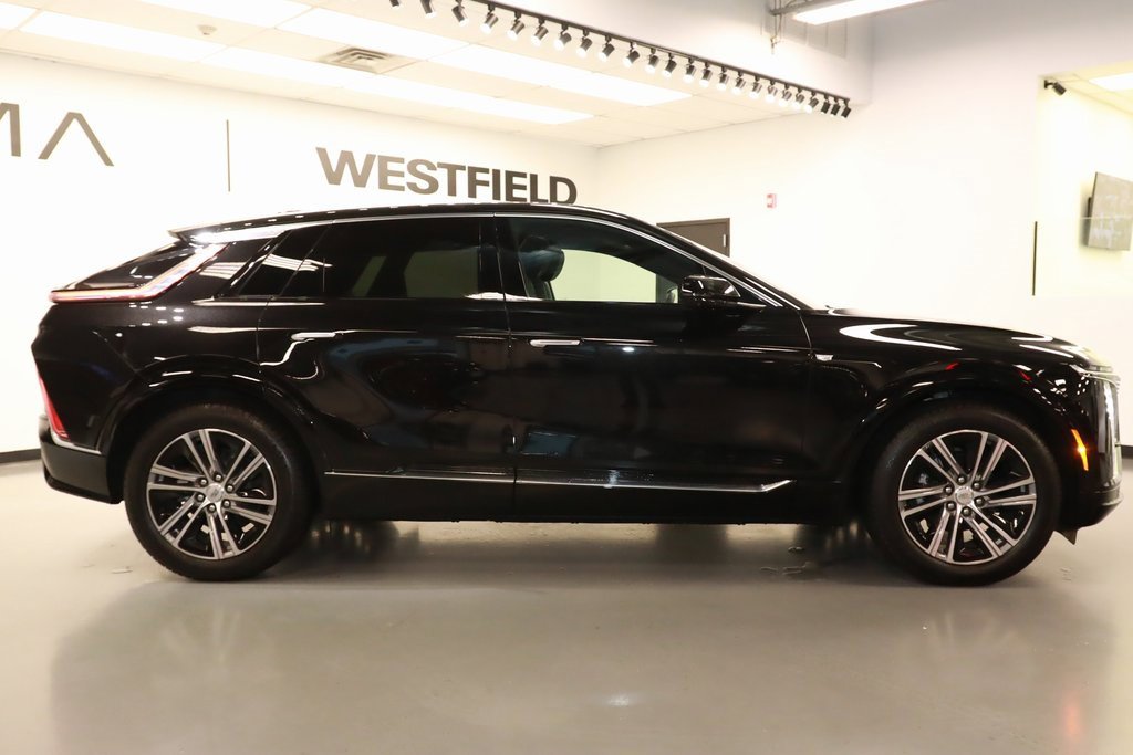 Used 2024 Cadillac Lyriq Luxury image 8