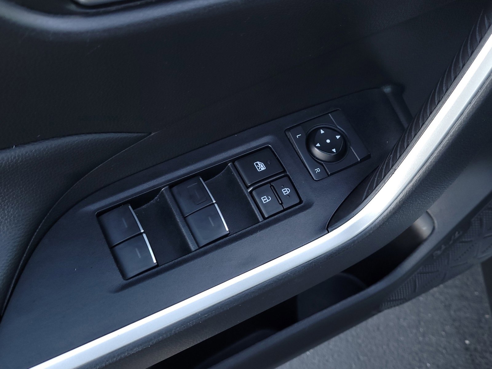 Used 2023 Toyota RAV4 XLE image 10
