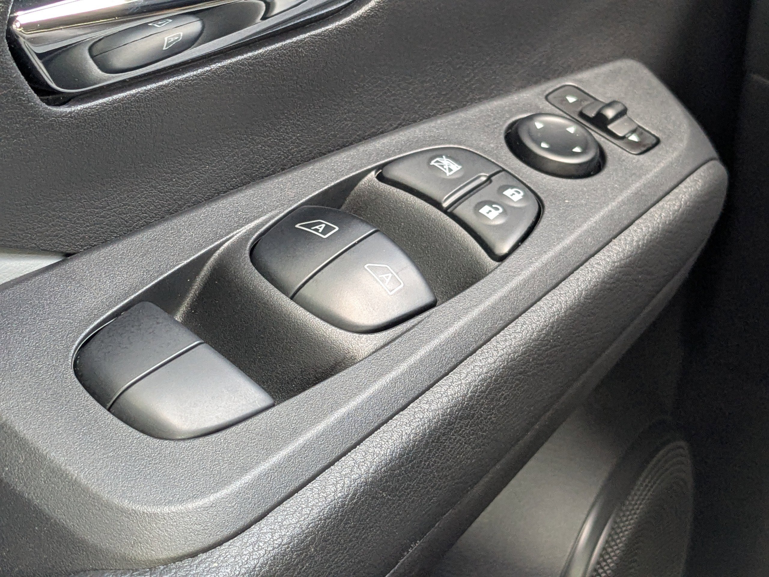 Certified 2024 Nissan Kicks SR w/ SR Premium Package image 23