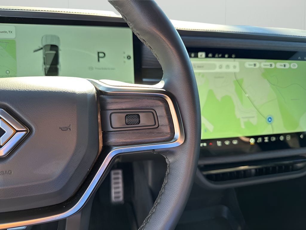 Used 2024 Rivian R1S Adventure image 30