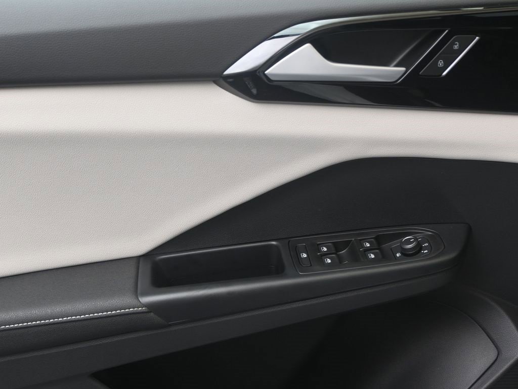 New 2025 Volkswagen Taos S image 21