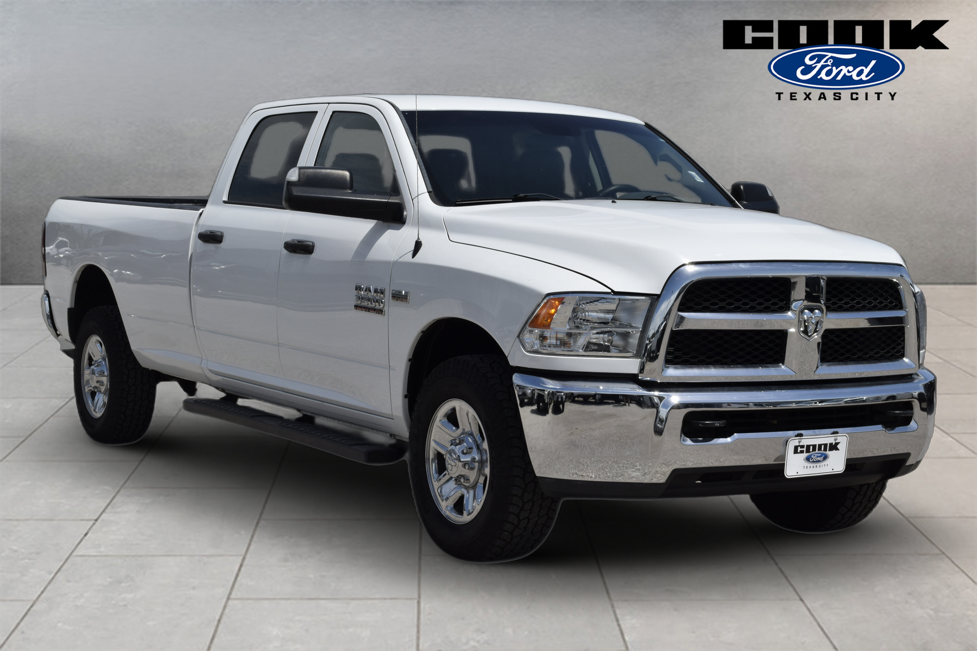 Used 2017 RAM 3500 Tradesman RWD image 2