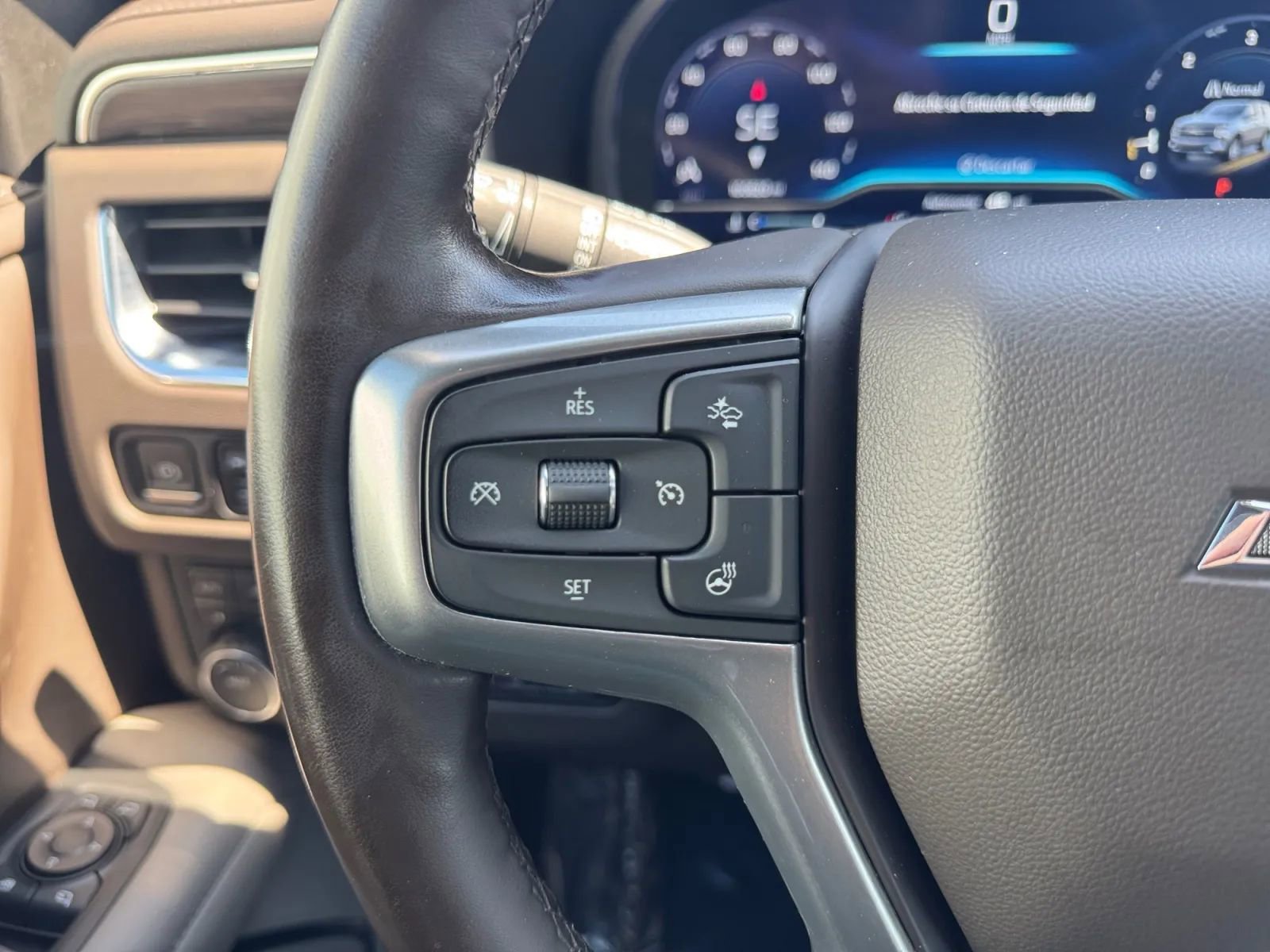 Used 2023 Chevrolet Tahoe Z71 w/ Luxury Package AWD/4WD image 24