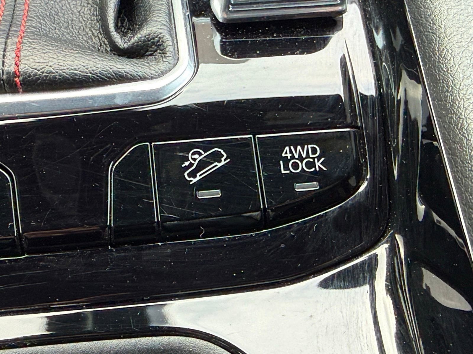 Used 2024 Jeep Compass Trailhawk image 5