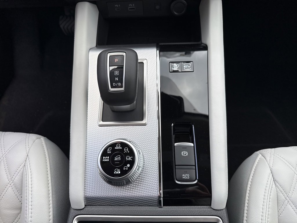 New 2025 Mitsubishi Outlander SEL image 28