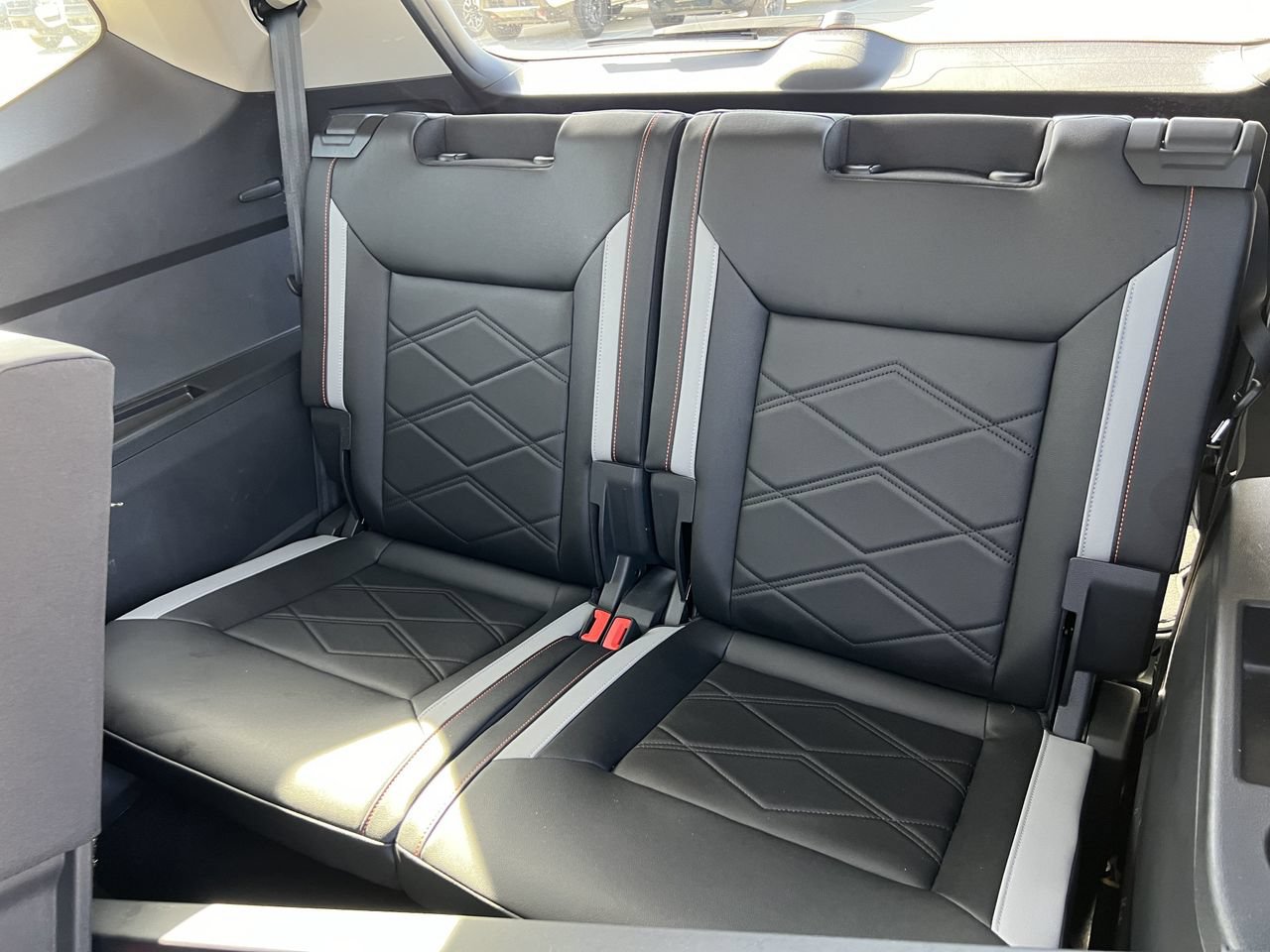 Used 2025 Volkswagen Atlas Peak Edition SE AWD/4WD image 24