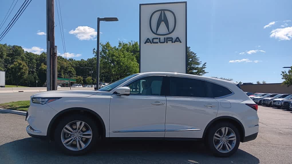 Used 2023 Acura MDX SH-AWD image 2