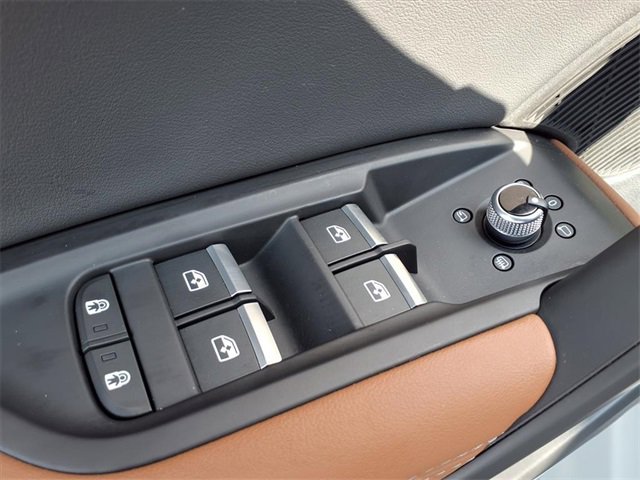 Used 2025 Audi Q5 2.0T Premium Plus w/ Premium Plus Package image 12