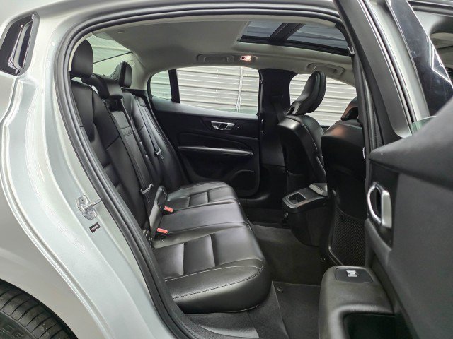 Used 2022 Volvo S60 B5 Inscription FWD image 19