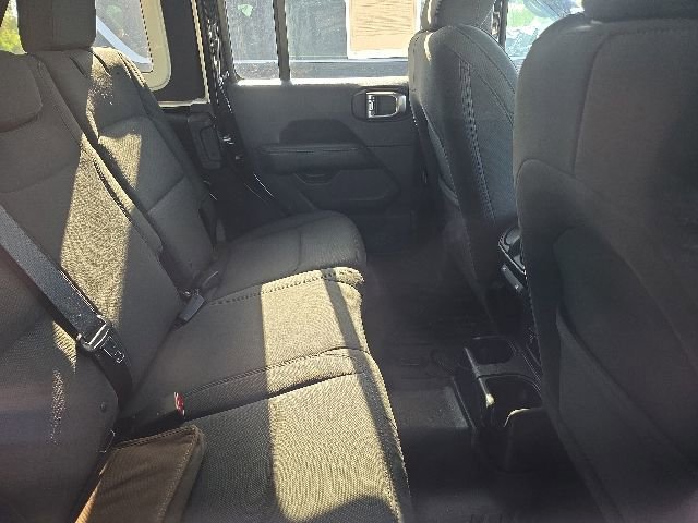 Used 2018 Jeep Wrangler Unlimited Sahara w/ LED Lighting Group AWD/4WD image 6