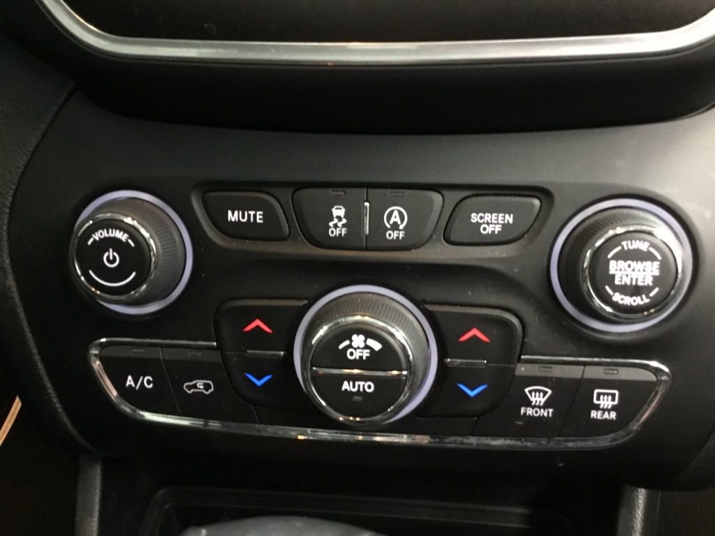 Used 2022 Jeep Cherokee Trailhawk w/ Sun, Sound & Nav Group AWD/4WD image 25