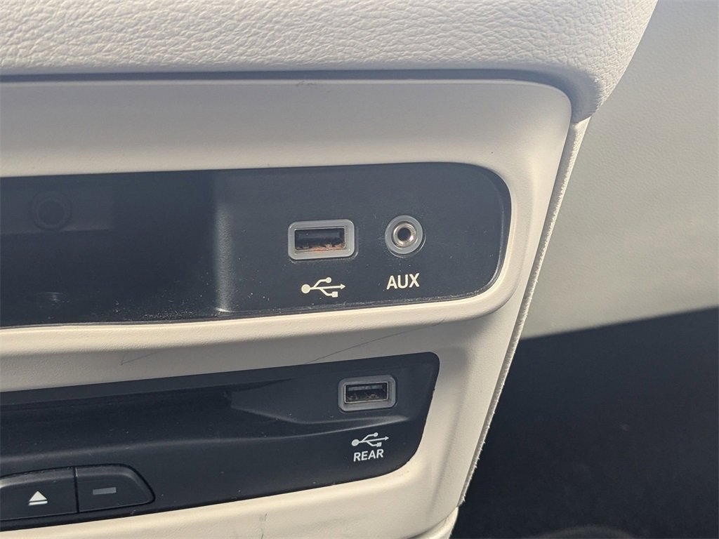 Used 2017 Chrysler Pacifica Touring-L Plus image 24