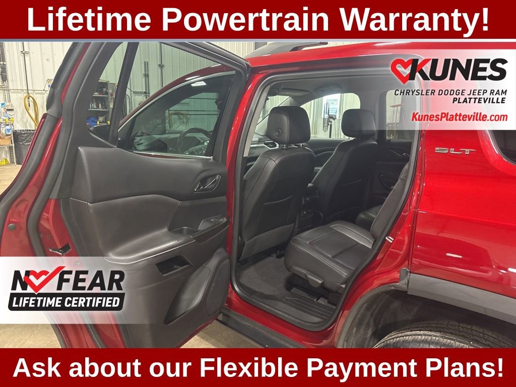 Used 2023 GMC Acadia SLT image 15