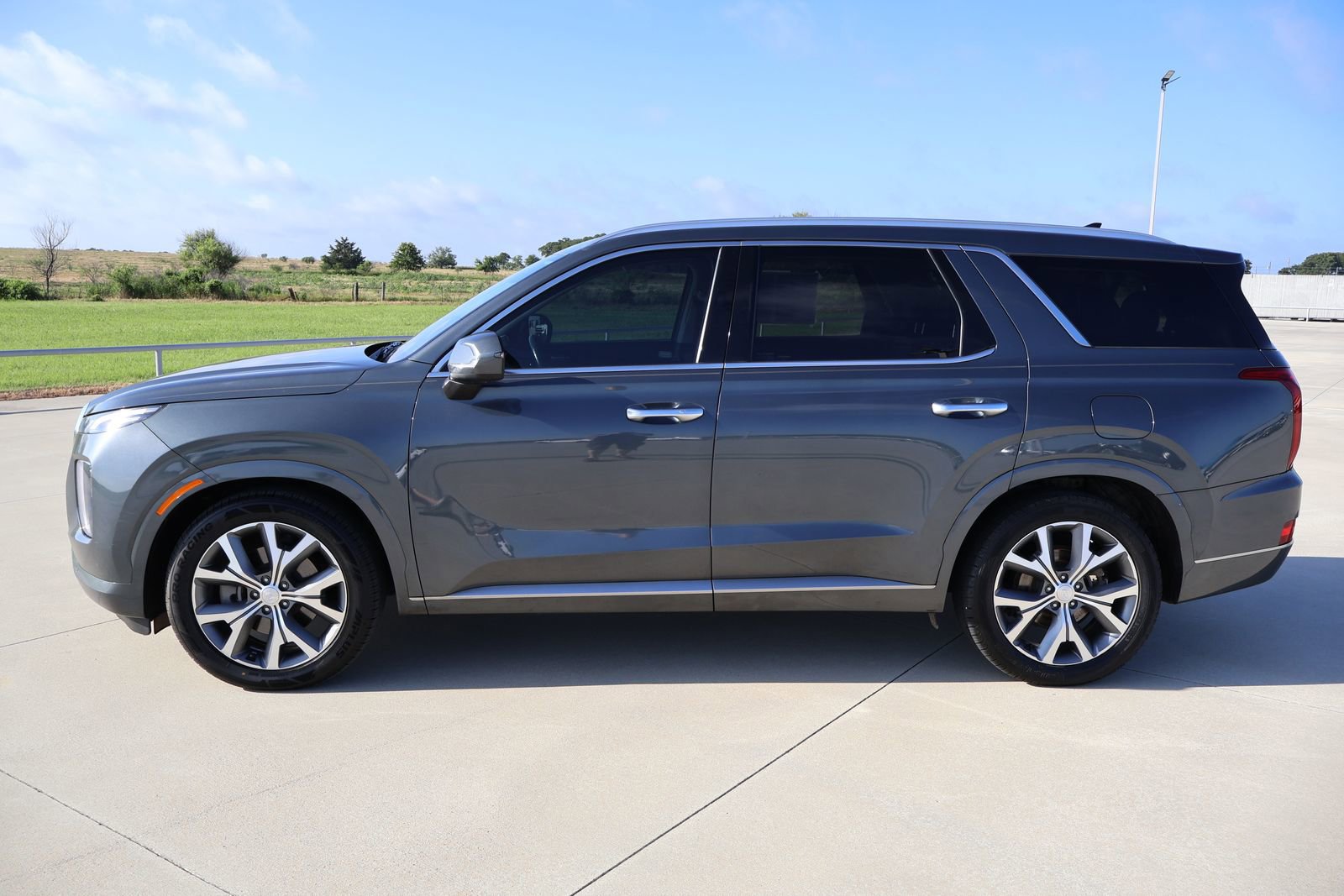 Used 2021 Hyundai Palisade Limited AWD/4WD image 2