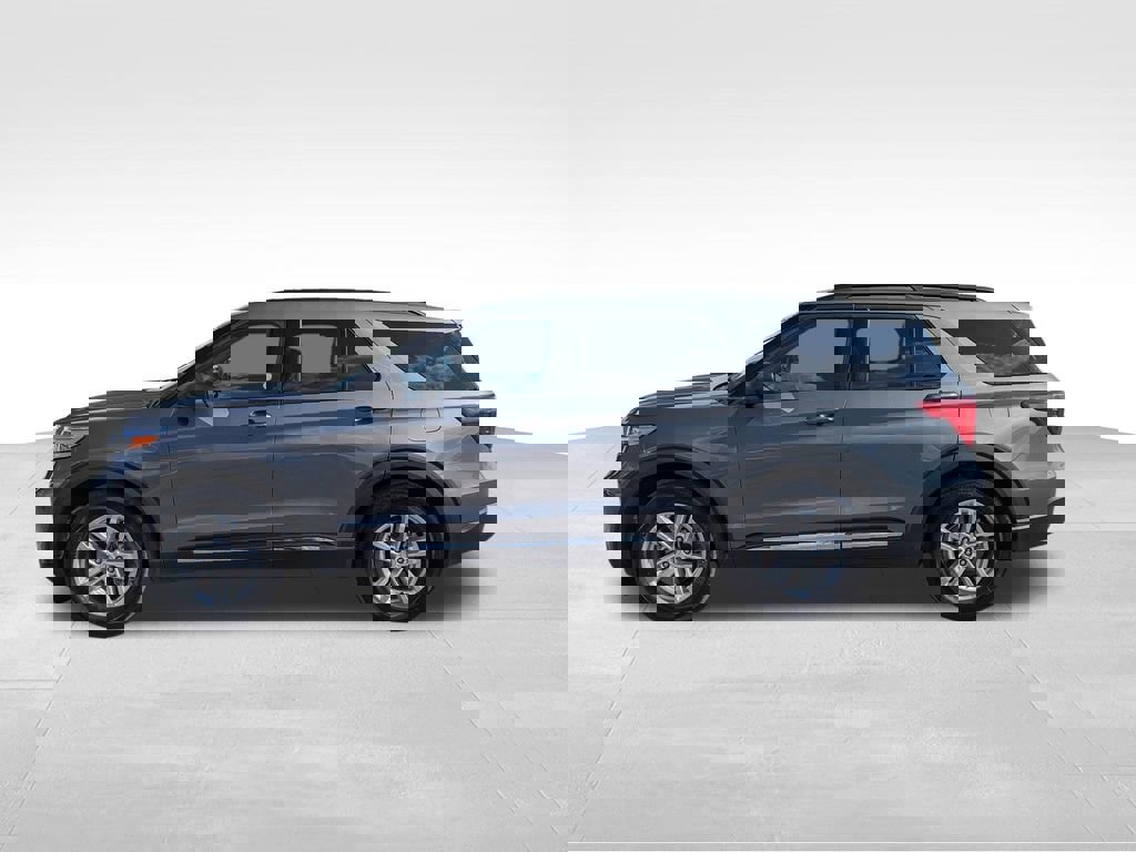Used 2024 Ford Explorer XLT w/ Equipment Group 202A image 5