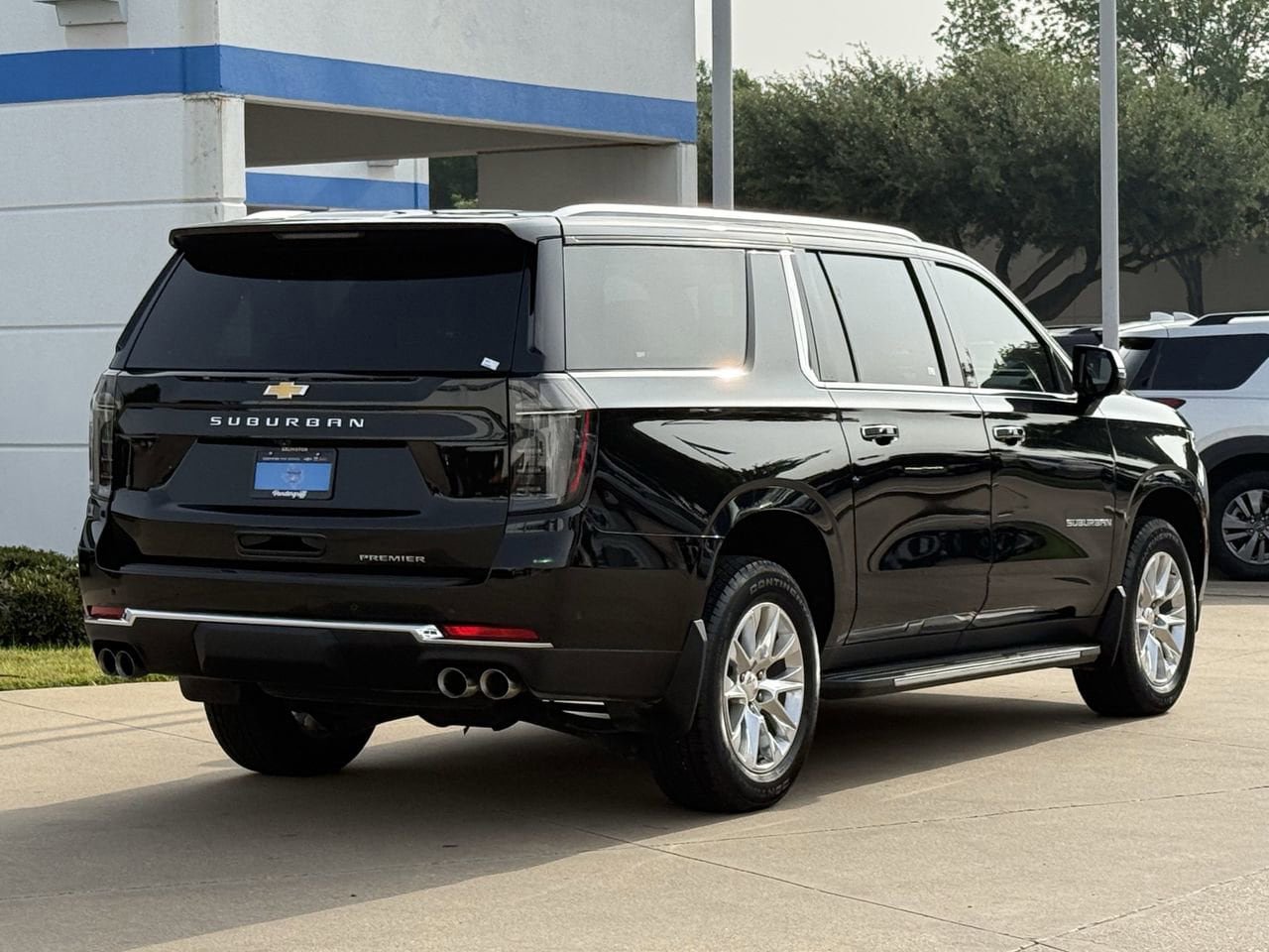 Certified 2025 Chevrolet Suburban Premier AWD/4WD image 4