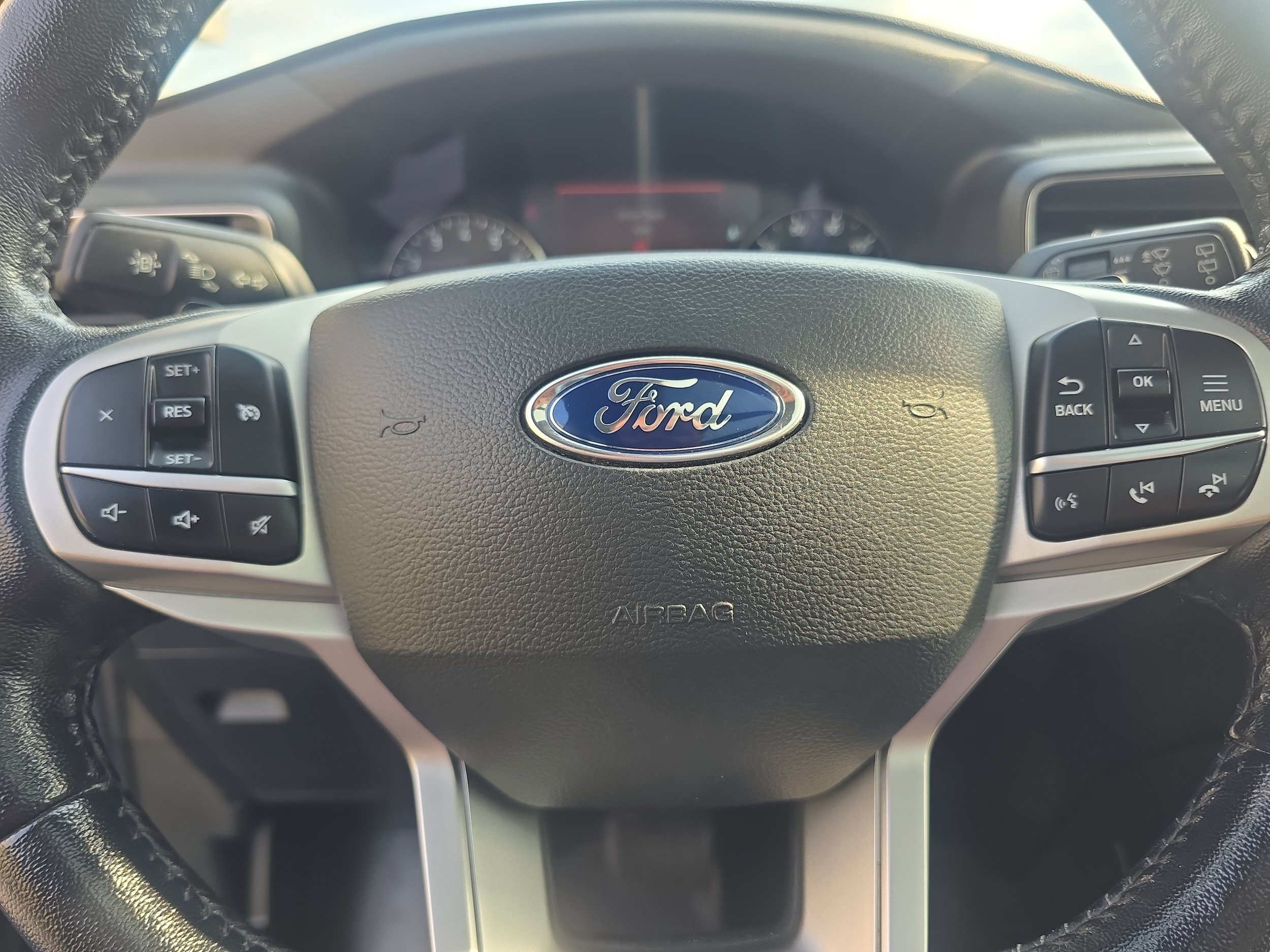 Used 2021 Ford Explorer XLT w/ Equipment Group 202A AWD/4WD image 14