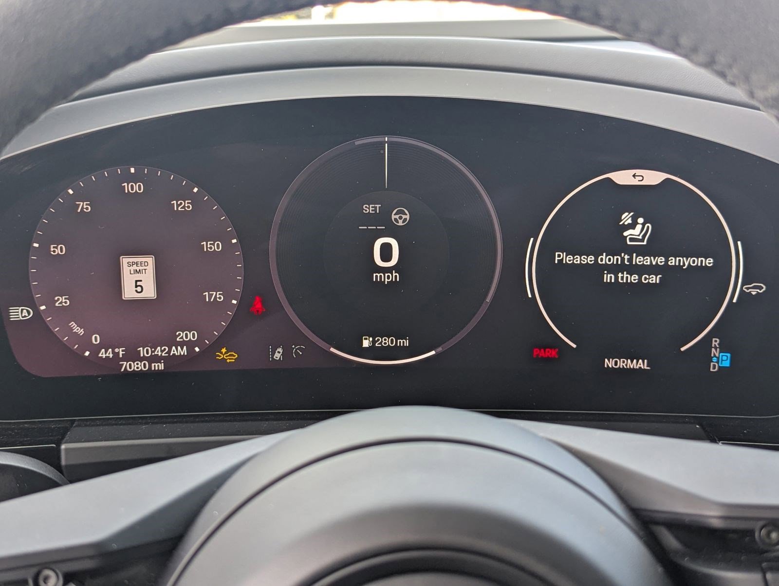 Used 2024 Porsche Macan 4 Electric image 3