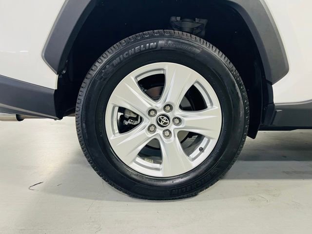 Used 2021 Toyota RAV4 XLE w/ Convenience Package FWD image 11