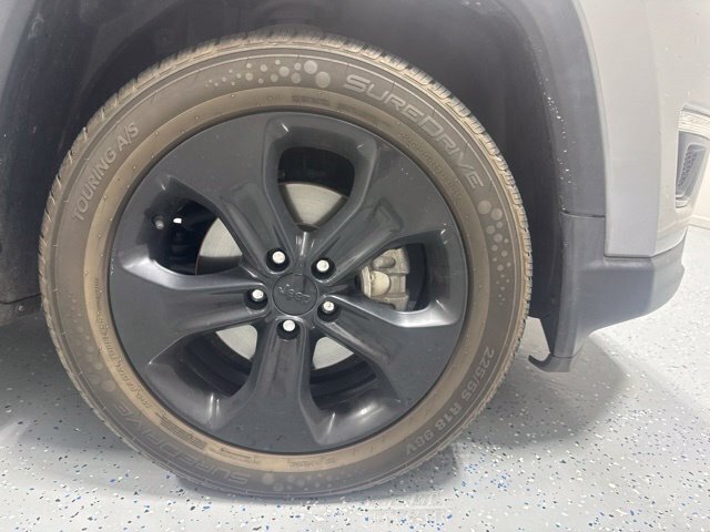 Used 2020 Jeep Compass Latitude FWD image 4