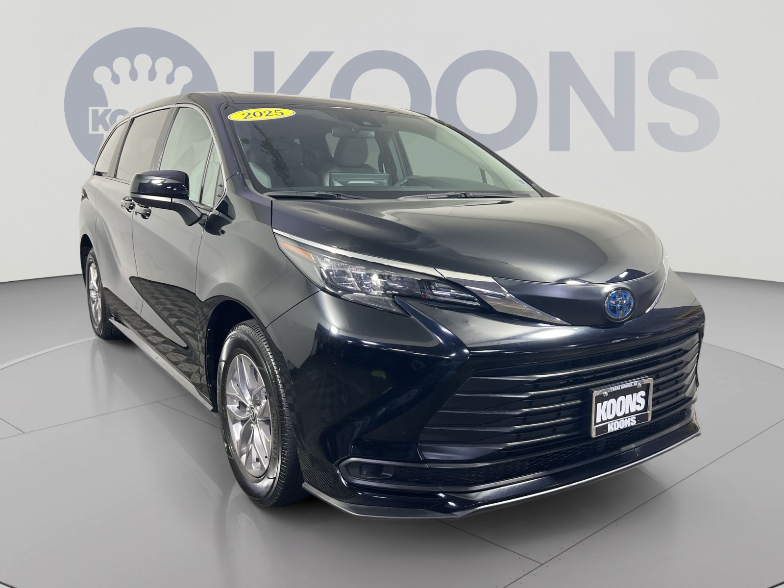 Used 2025 Toyota Sienna LE FWD image 10