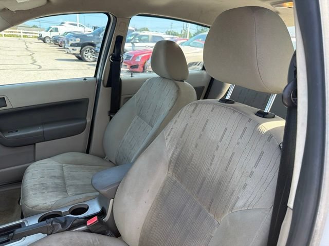 Used 2010 Ford Focus SE FWD image 13