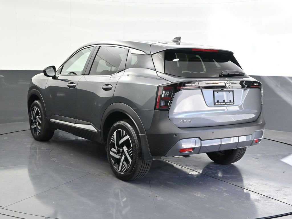 Used 2025 Nissan Kicks SV image 3