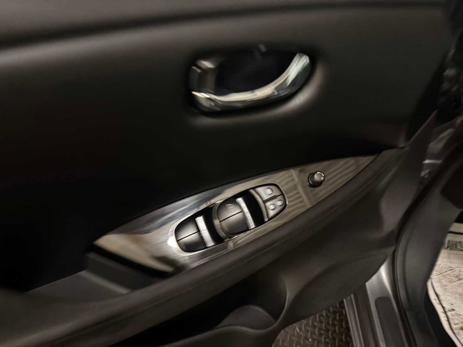 Used 2016 Nissan Leaf SV image 21