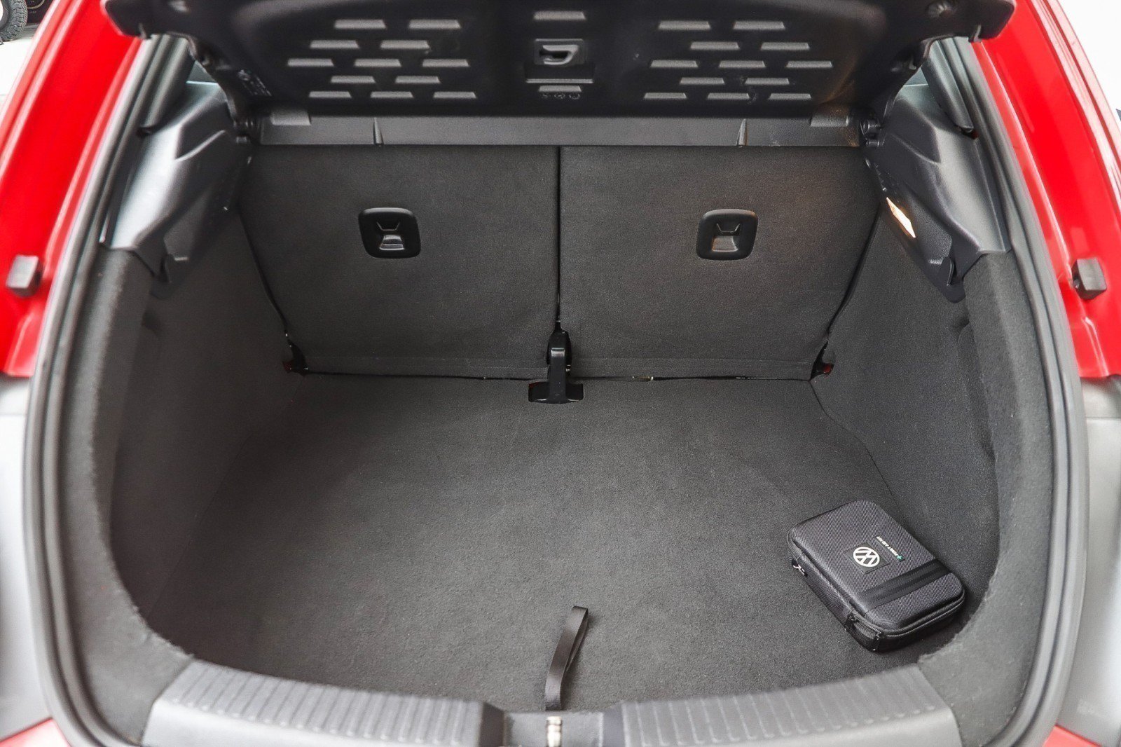 Used 2018 Volkswagen Beetle 2.0T S FWD image 27