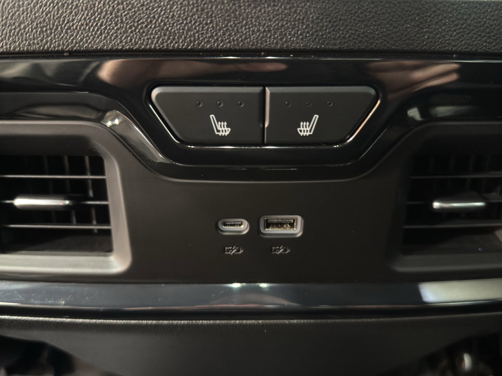 Used 2025 GMC Sierra 1500 AT4 w/ AT4 Premium Package AWD/4WD image 16