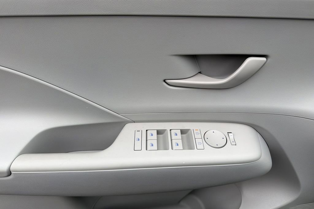 New 2026 Hyundai Kona SE image 9