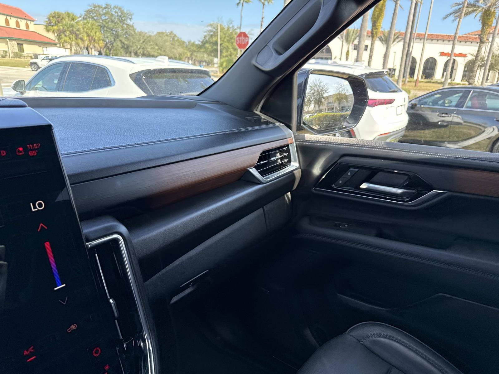 Used 2025 GMC Yukon Denali image 24