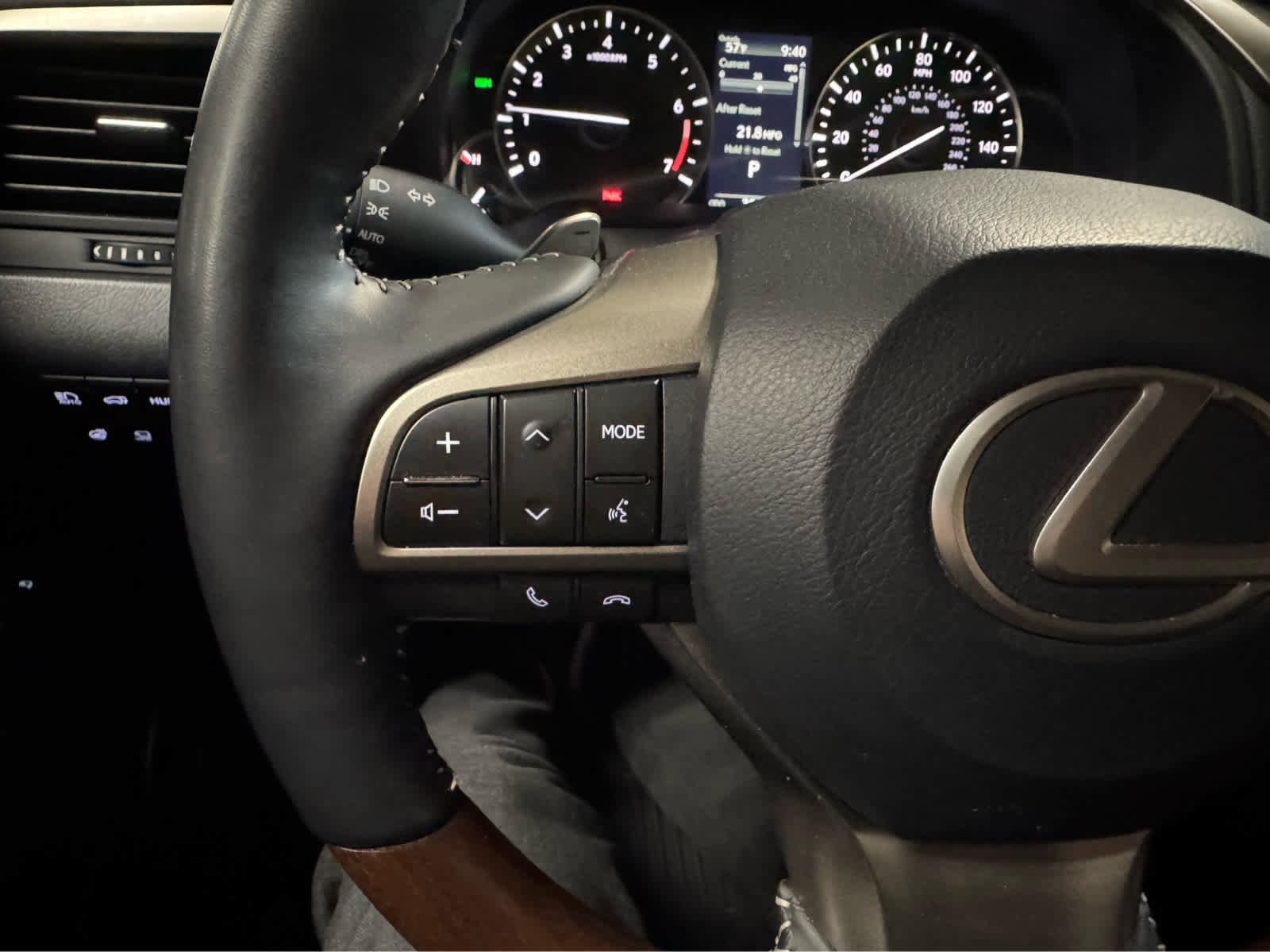 Used 2022 Lexus RX 350L Premium w/ Premium Package image 23