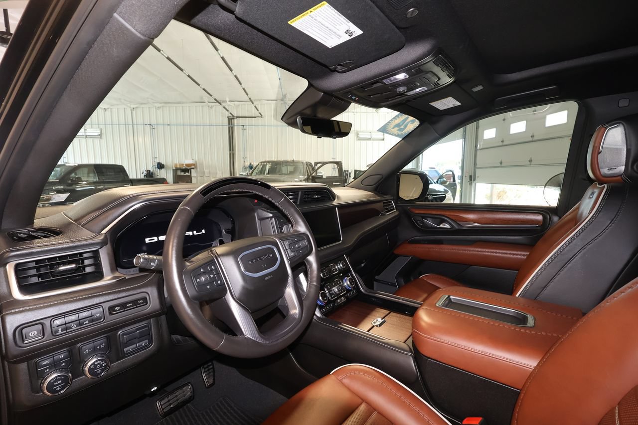 Used 2024 GMC Yukon XL Denali Ultimate AWD/4WD image 9