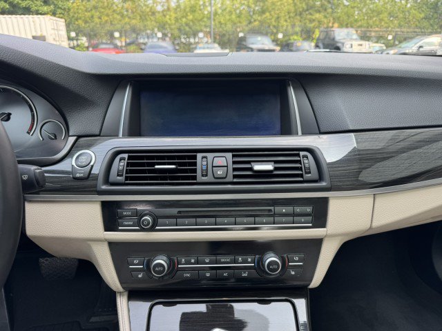 Used 2014 BMW 535d xDrive AWD/4WD image 32