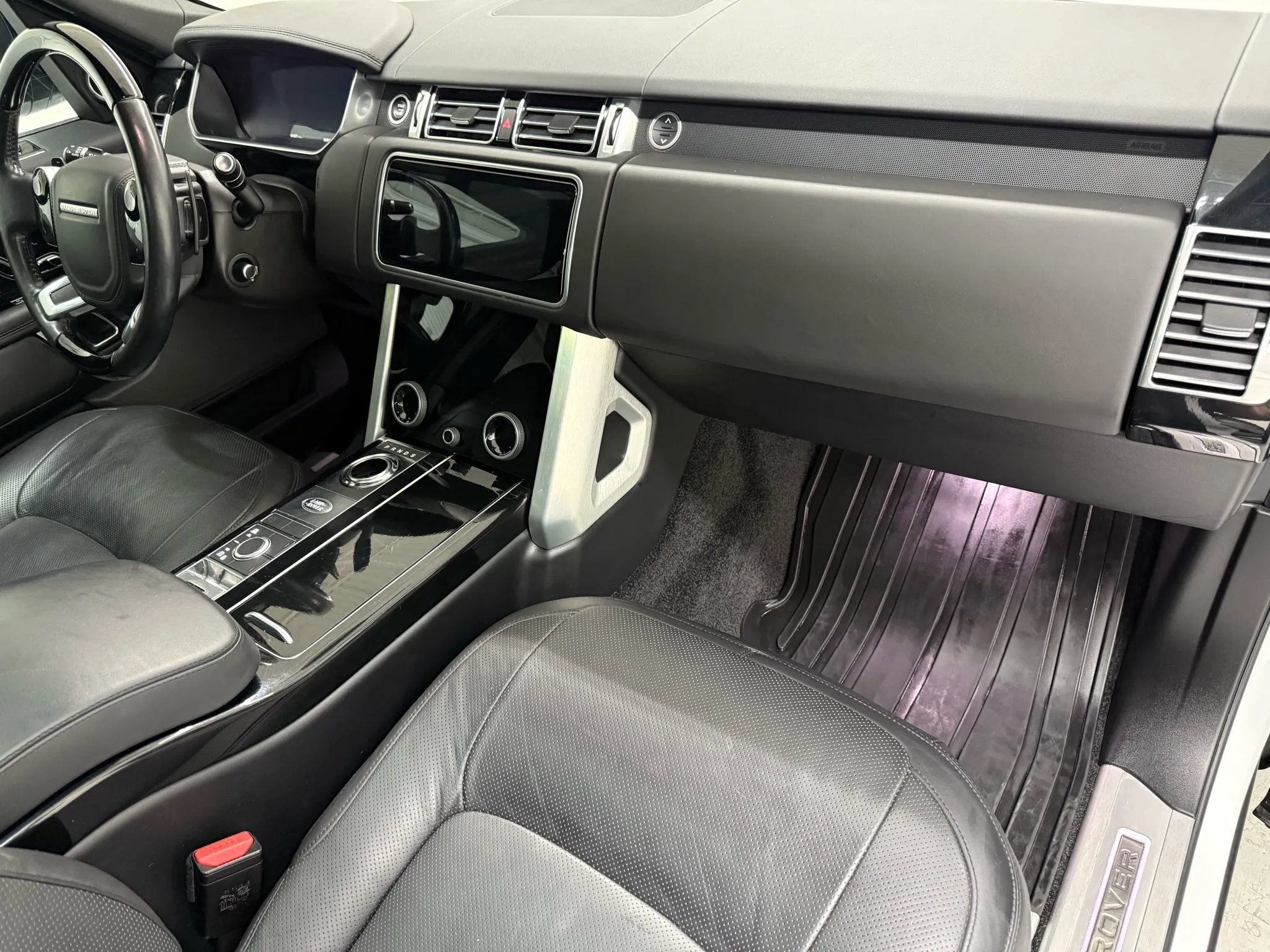 Used 2018 Land Rover Range Rover HSE image 10
