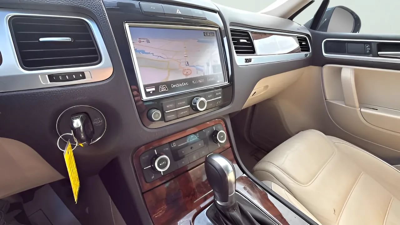 Used 2012 Volkswagen Touareg Executive AWD/4WD image 15