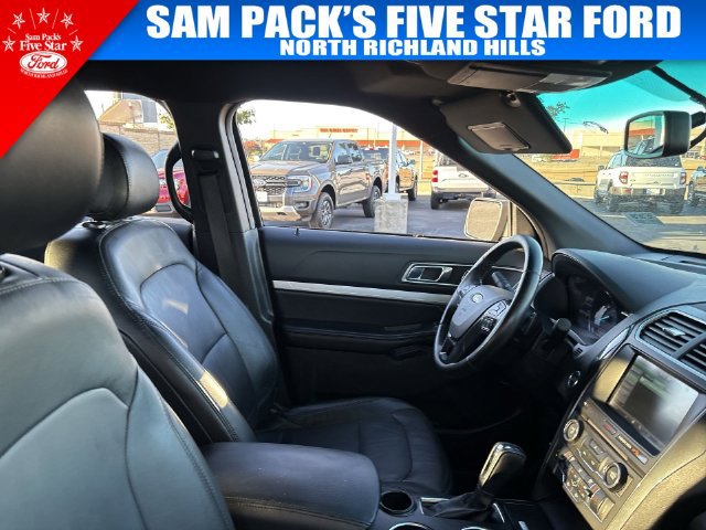 Used 2016 Ford Explorer XLT w/ Equipment Group 202A FWD image 18