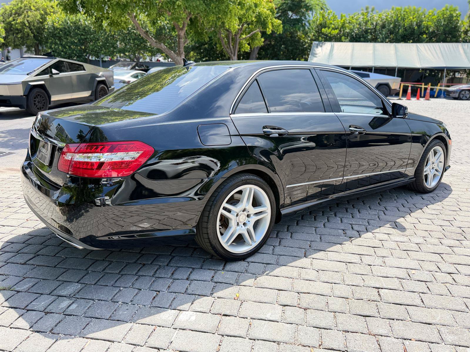 Used 2010 Mercedes-Benz E 550 Sedan image 9