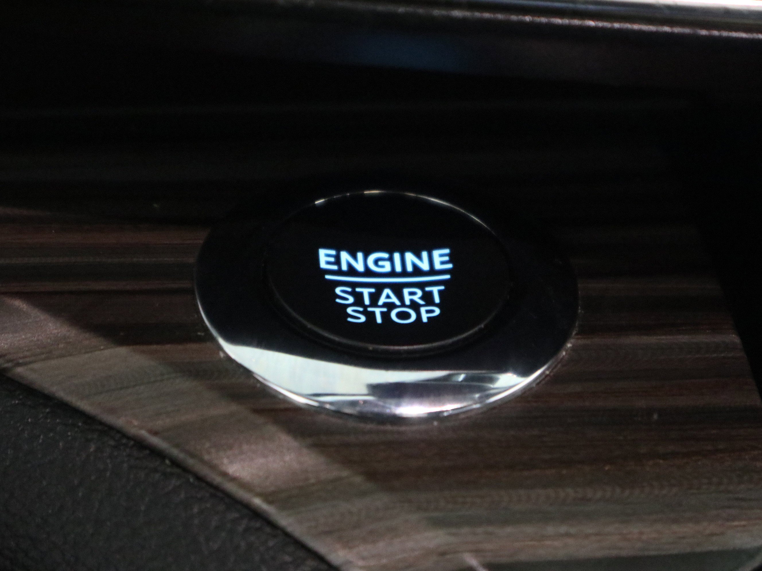 Used 2022 Ford Explorer Limited w/ Equipment Group 301A image 34