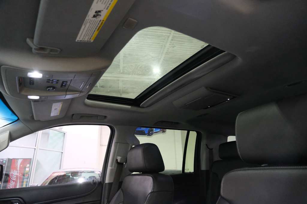 Used 2019 Chevrolet Suburban Premier AWD/4WD image 37